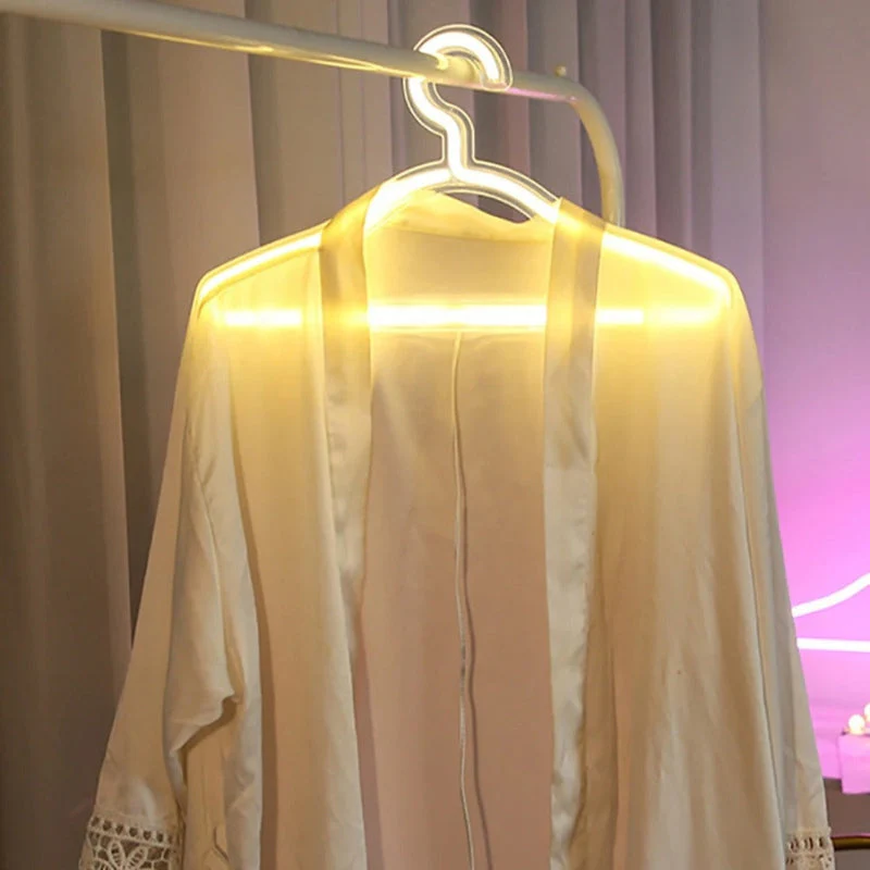 ClosetGlow LED-Kleiderbügel – Beleuchteter Bügel für bessere Übersicht - Image 4