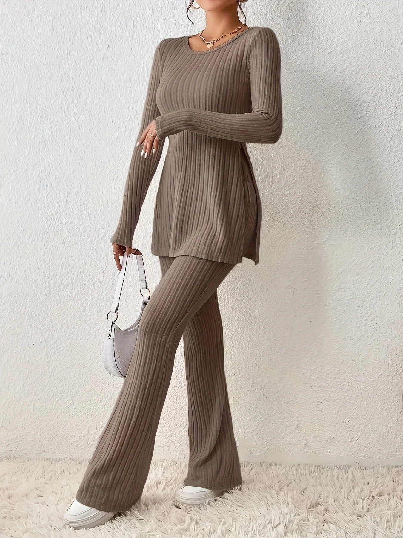 Elegantes Zweiteiler-Set – Rundhals-Oberteil und Hose - Image 11