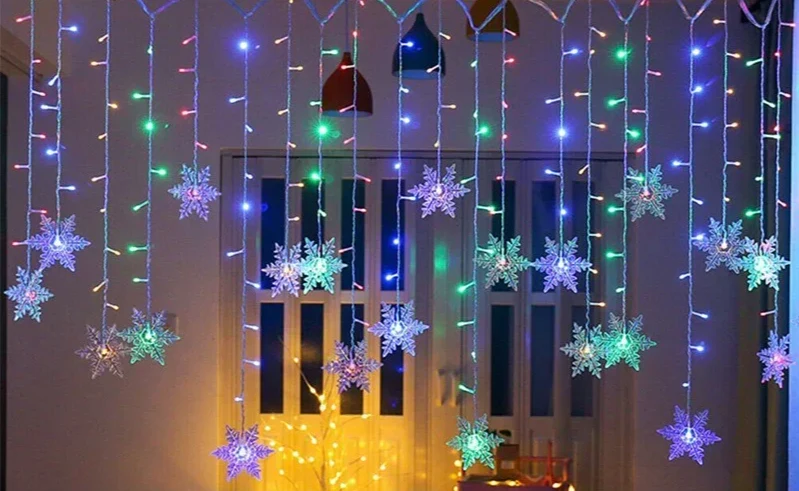 FrostiGlow LED-Schneeflockenvorhang – Dekorative LED-Beleuchtung für Innenräume - Image 11