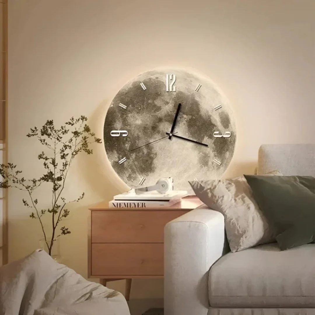 Luna Wanduhr – Runde Holzuhr im Mond-Design für stilvolle Räume - Image 3