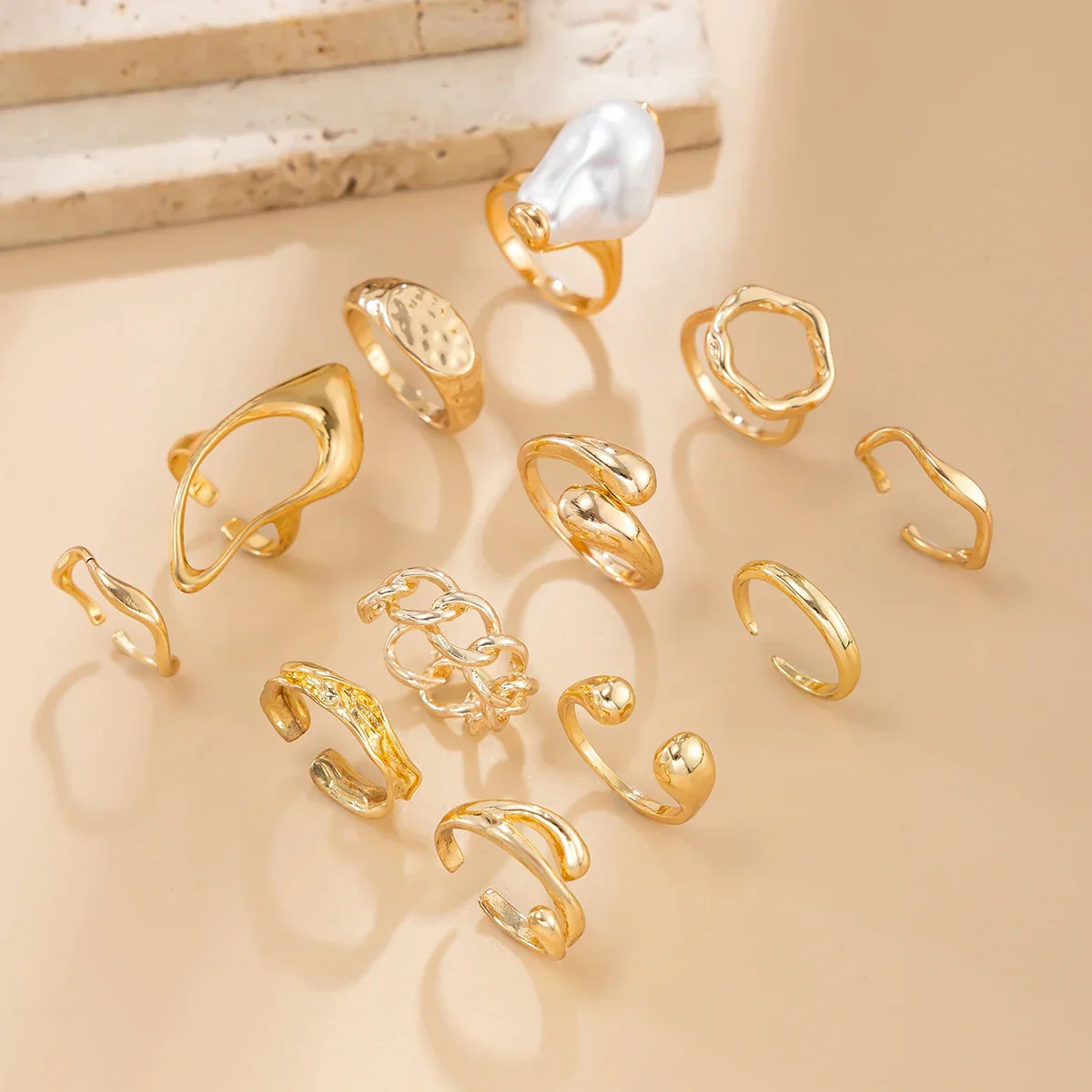 Meralia Ringset – Zwölfteiliger Satz aus Metallringen mit Perlendetails und geometrischen Formen - Image 5