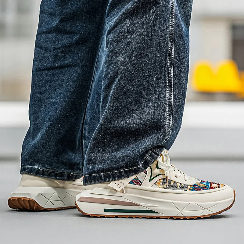 Neravio Sneaker mit Schnürung und profilierter Gummisohle - Image 6