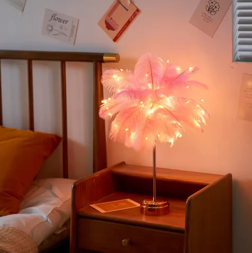 Plumina LED-Tischleuchte – Sanftes Licht Mit Stilvollem Federdesign - Image 4