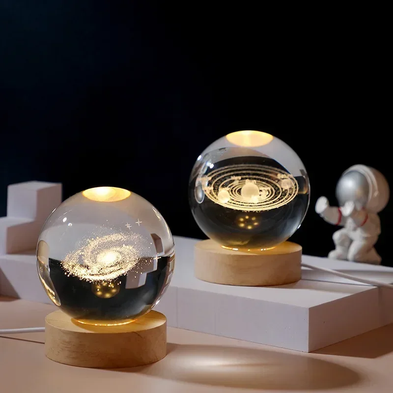 Selena Kristallkugel – Glaslampe mit Mond-, Galaxie-, Saturn- und Sonnensystem-Motiv - Image 3
